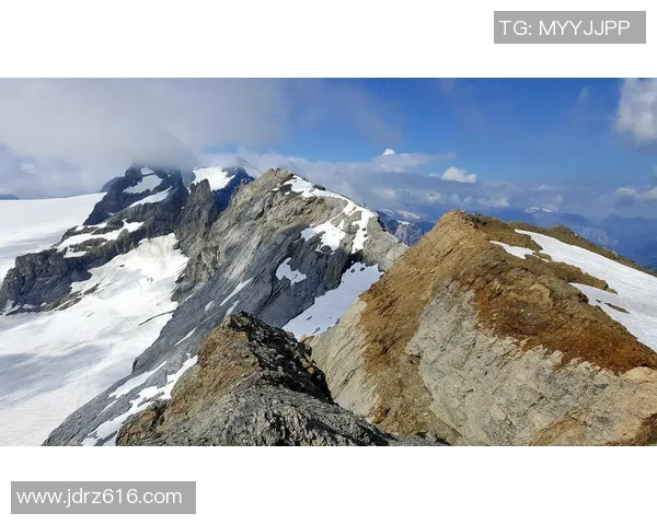 吴娜独家分享攀岩心得与技巧助你征服高峰挑战自我极限 吴娜独家分享攀岩心得与技巧助你征服高峰挑战自我极限