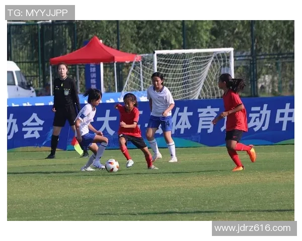 探索对口平衡足球的魅力与技巧提升之道助力青少年健康成长 探索对口平衡足球的魅力与技巧提升之道助力青少年健康成长