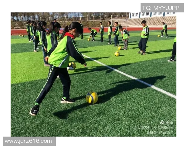 老大叔足球的魅力与坚持探讨足球背后的情感与友谊 老大叔足球的魅力与坚持探讨足球背后的情感与友谊